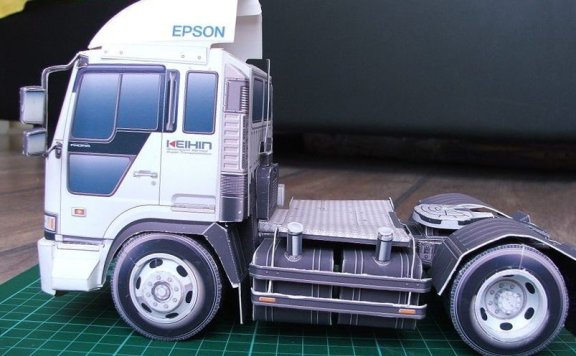大型载重运输车 (卡车头/牵引车) 纸模型图纸
